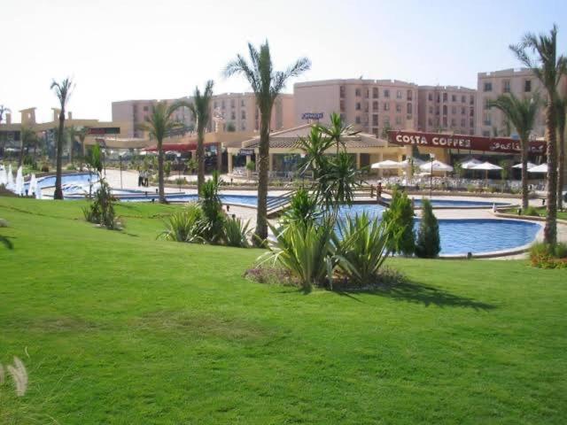 Chilling In Rehab Apartment Cairo